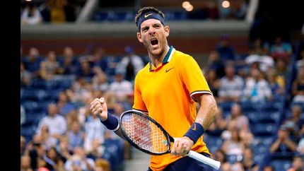 Del Potro alimenta sus chances en sus poderosos golpes.