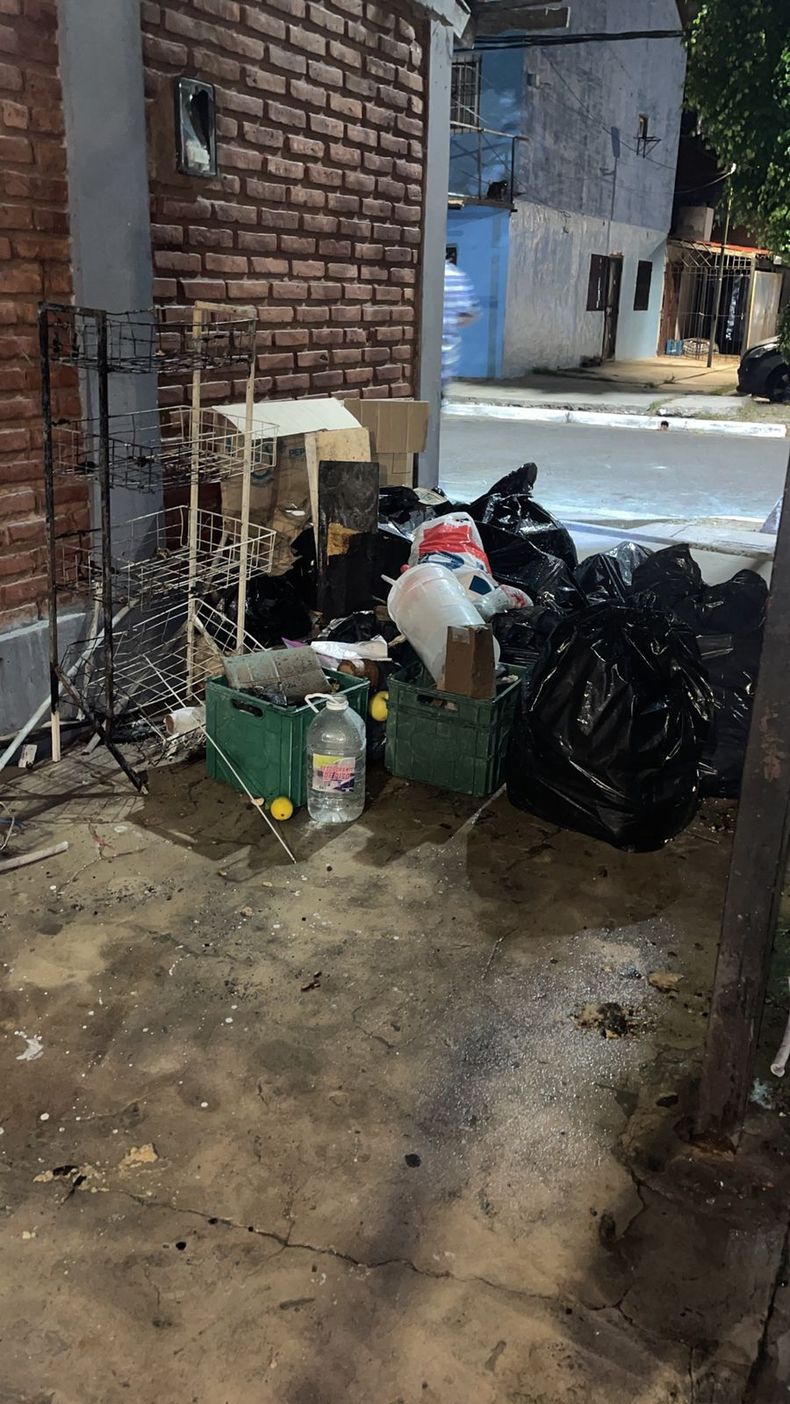 El incendio provocó grandes pérdidas materiales. Afortunadamente, no hubo heridos ni víctimas.
