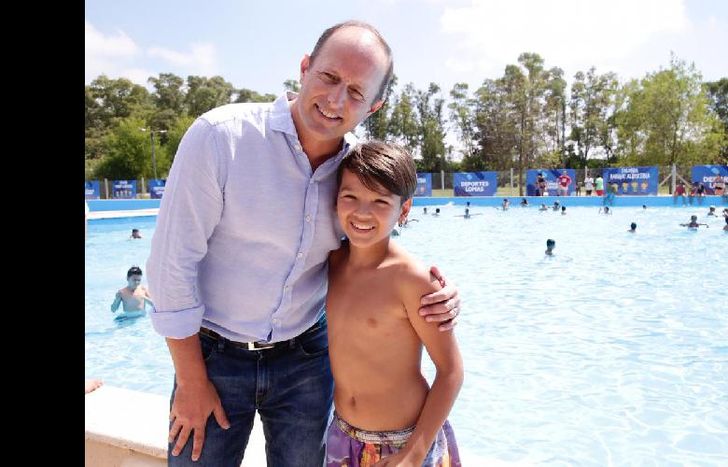 el intendente, martín insaurralde, saludó a los chicos.