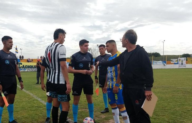 Saludo de capitanes en el Predio Cacique.