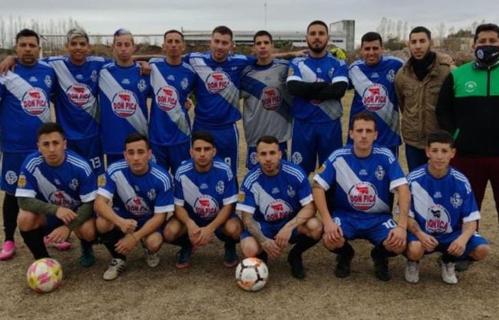 Todos los jugadores del equipo de primera son del barrio.