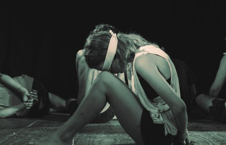 La obra invita a la reflexión y la memoria.