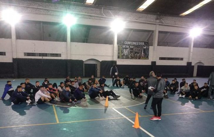 El ciclo Russo comenzó en el microestadio de El Porvenir.