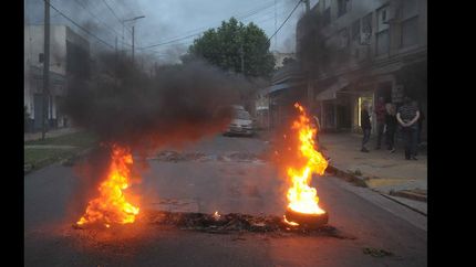 los comercios y los vecinos, afectados, cortaron la calle.