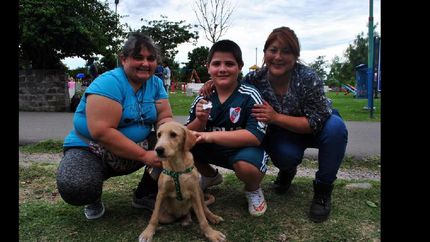 En el Parque Finky, ocho familias de Lomas se convirtieron en adoptantes de mascotas.