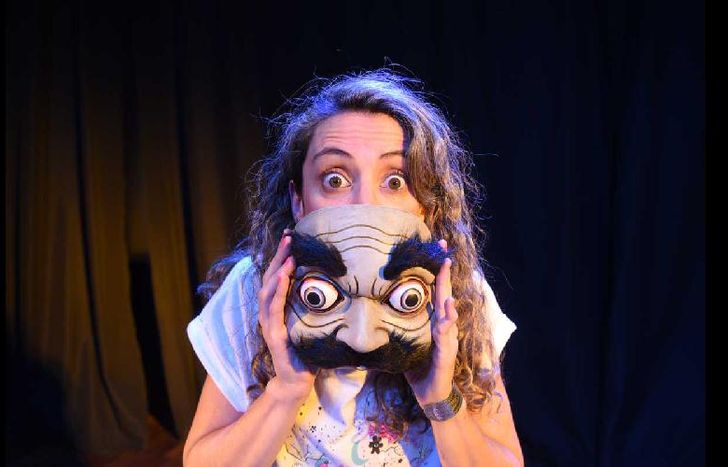 lucía cuenta con una amplia variedad de máscaras.