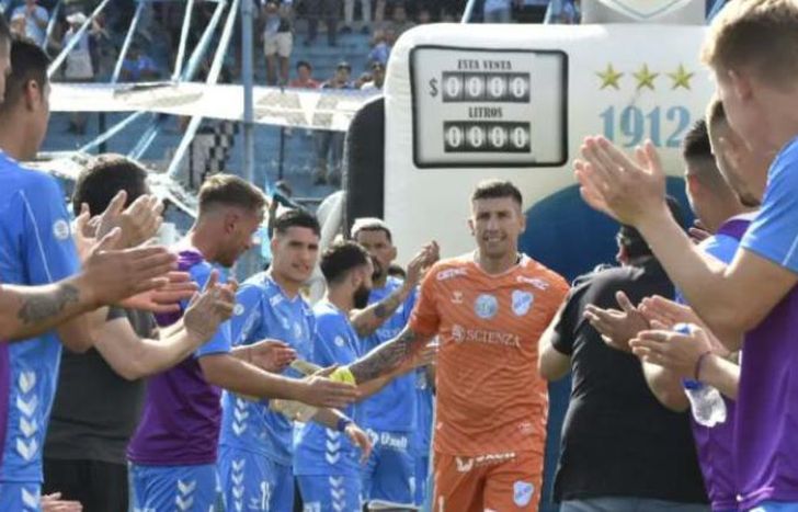 Federico Crivelli se retiró antes los hinchas de Temperley.