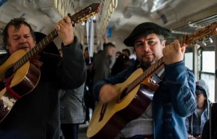 Marcelo es un agradecido a los pasajeros: Me gusta llevarle arte y cultura a la gente.