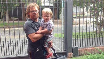 Gustavo enviudó, pero no bajó los brazos por su hijo. Gustavo enviudó, pero no bajó los brazos por su hijo.