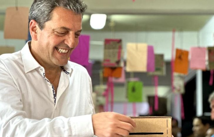 Massa emitió su sufragio y luego dialogó con la prensa.