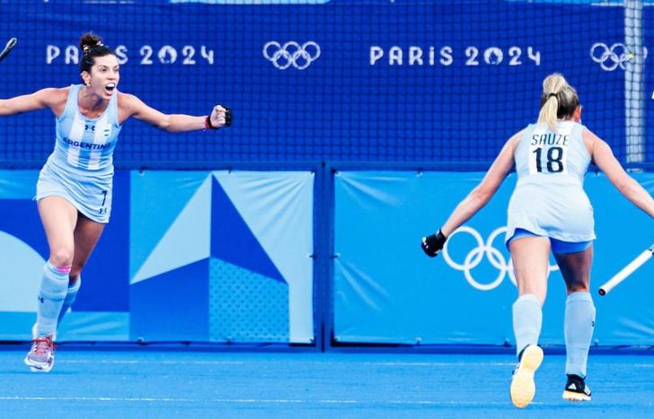 Albertario festeja uno de los goles.