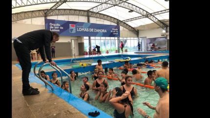 El intendente se tomó un tiempo para hablar con los chicos y preguntarles por las clases.