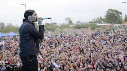 Daniel Agostini cantará sus clásicos de cumbia en Centenario.