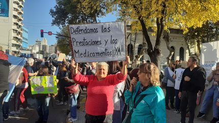 Muchos vecinos de Lomas fueron a la Grigera para expresar su bronca contra Milei. Muchos vecinos de Lomas fueron a la Grigera para expresar su bronca contra Milei.