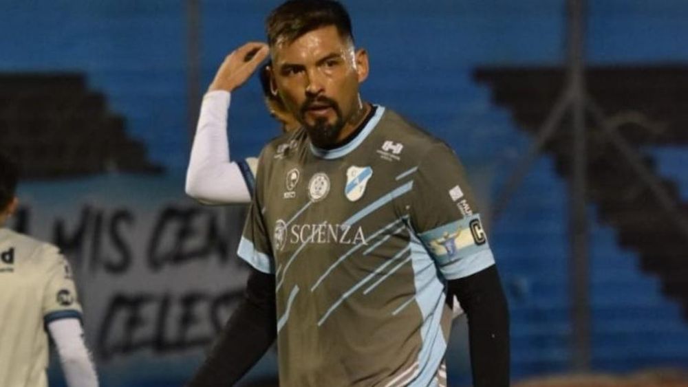 Luis López, el goleador de Temperley recibió una dura sanción.