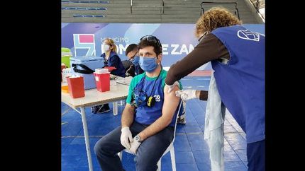 vacunaron contra la gripe a mas de 200 trabajadores que se encargan de la limpieza y el mantenimiento de los espacios publicos