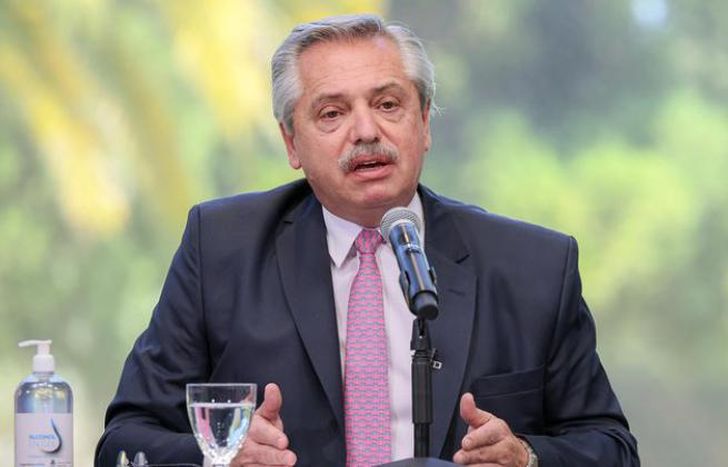 Alberto espera tener vacunados a los grupos de riesgo en marzo.