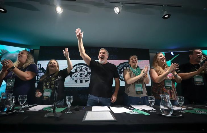 ATE evalúa adelantar el paro nacional contra Javier Milei.