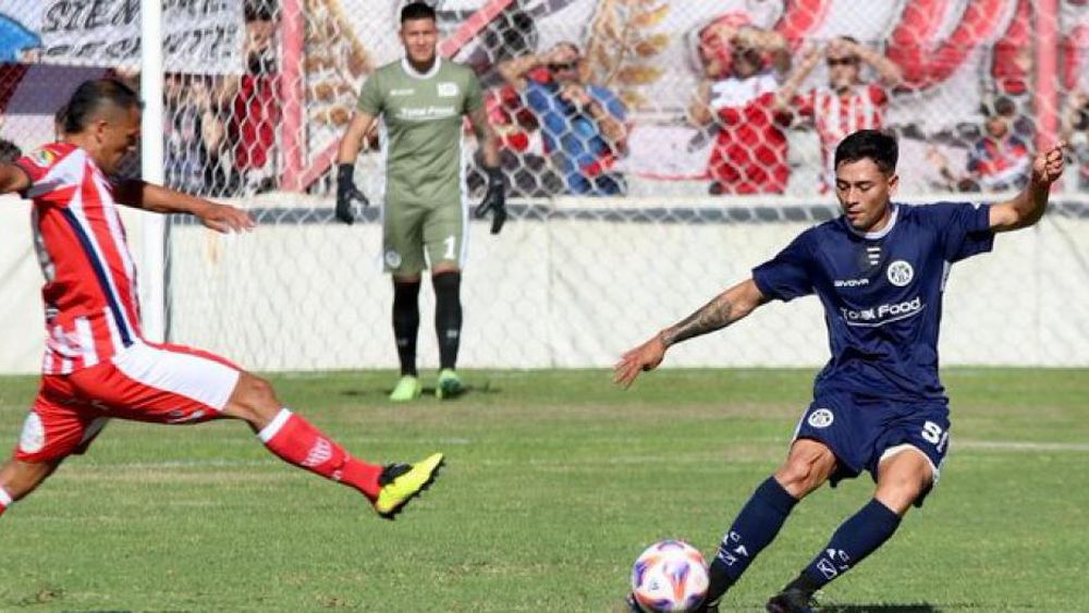 Talleres de Escalada recibe a Acassuso en el estadio Pablo Comelli.