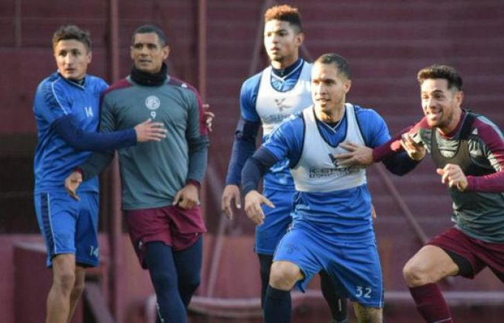 Sand y Acosta jugaron para el once titular.