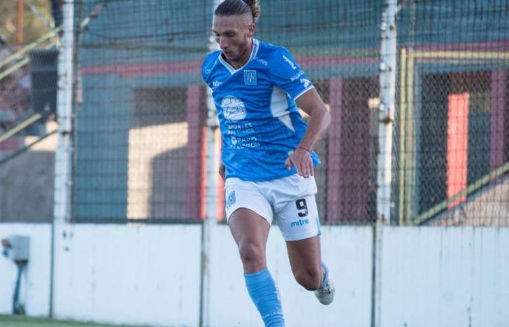 Kevin no logra destrabar su salida de Italia.