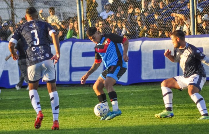 Brown de Adrogué ganó el último clásico ante San Martín de Burzaco.