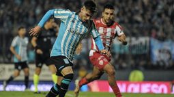 Romero busca cortar un avance de Racing.