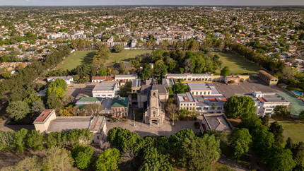 El 10 de noviembre de 1912 el Colegio Euskal Echea abrió sus puertas a los alumnos. El 10 de noviembre de 1912 el Colegio Euskal Echea abrió sus puertas a los alumnos.