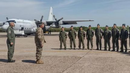 La tripulación del Hércules C-130, que repatriará a argentinos en Israel.