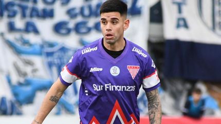 Carrasco sufrió una lesión en la rodilla y fue operado.