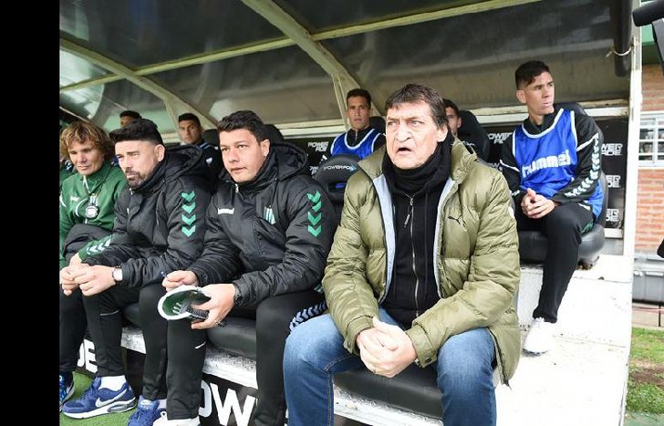 El regreso de Julio Falcioni a Banfield aparece lejano.