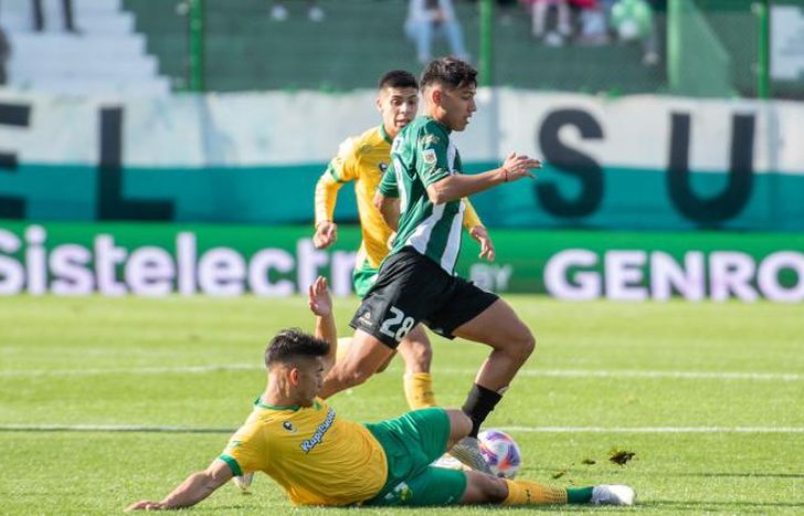 Matías González encabeza un ataque del Taladro.