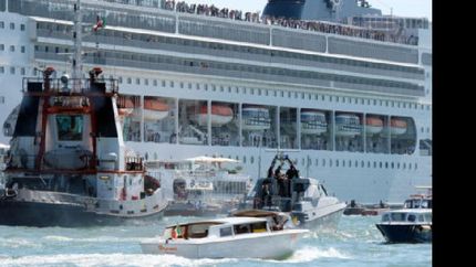 el choque se produjo en el puerto de la ciudad italiana.