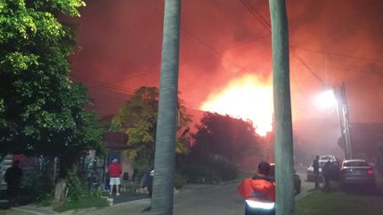 Los vecinos de la cuadra tuvieron que salir de sus casas en plena madrugada.
