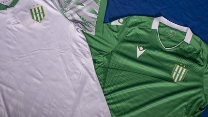 Las primeras camisetas del 2025 que presentó Banfield.