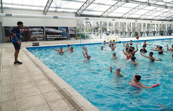 Lomas tiene dos natatorios equipados para todo tipo de actividades acuáticas.