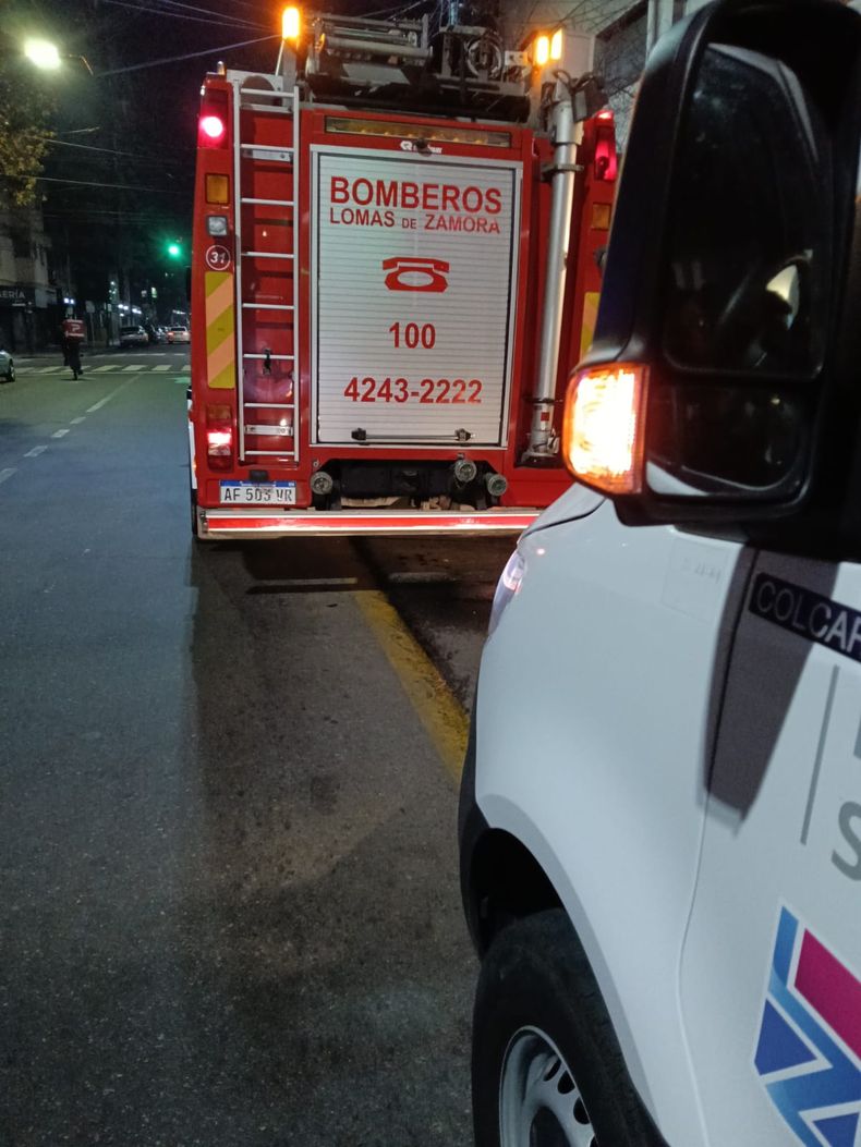 Los Bomberos de Lomas y el 107 intervinieron en el lugar.