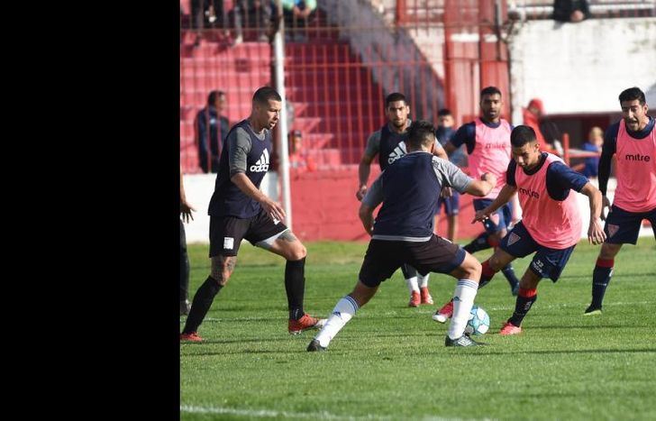 Pereira, de lo mejor del primer tiempo, puso el 1-0 con un lindo gol.