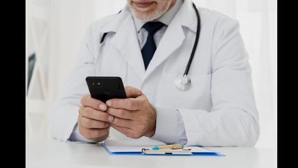 ¿como funciona la app medico en casa que los vecinos pueden usar a traves de su celular?
