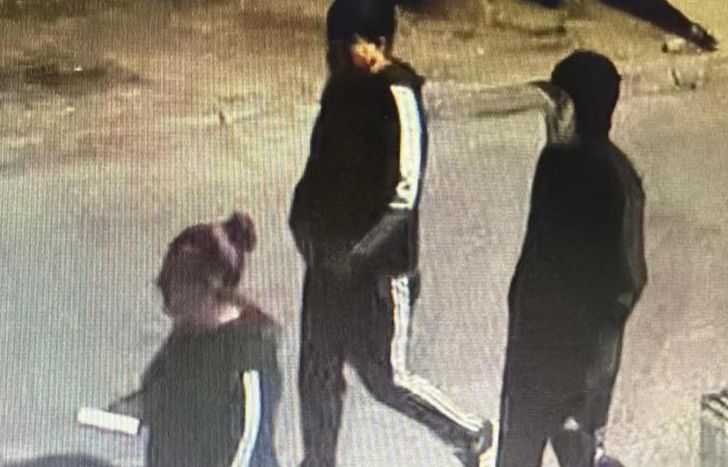 Los acusados quedaron filmados antes de los destrozos del auto de la víctima.