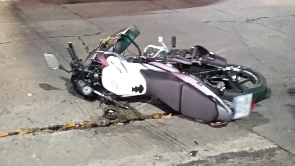 La moto involucrada en el choque.