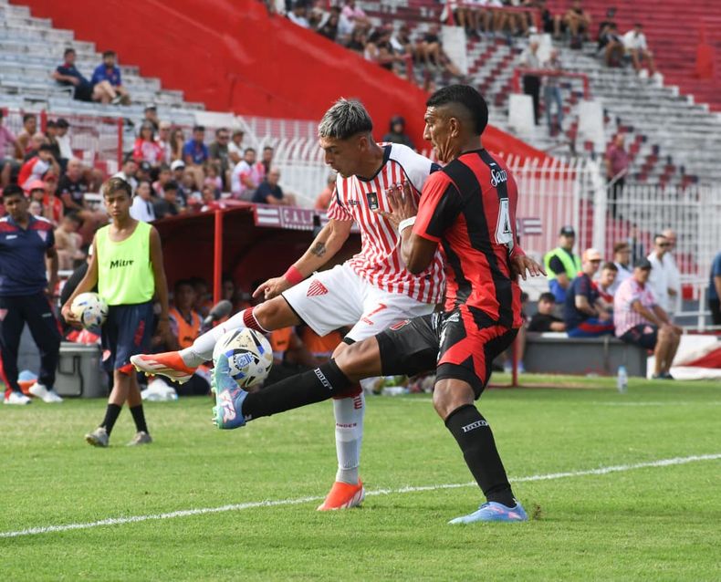 Los Andes fue más que su rival en el primer tiempo. Los Andes fue más que su rival en el primer tiempo.