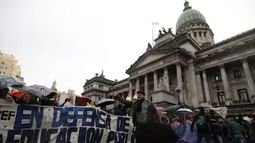 Universidades e inflación: la crisis salarial es histórica y seguirá el paro por tiempo indeterminado. Universidades e inflación: la crisis salarial es histórica y seguirá el paro por tiempo indeterminado.