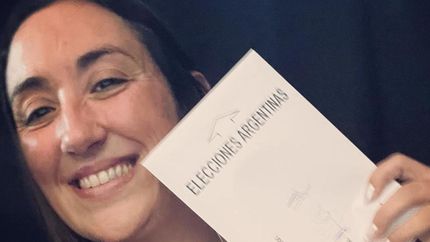 Marina Lesci votó en el Colegio Balmoral de Banfield.