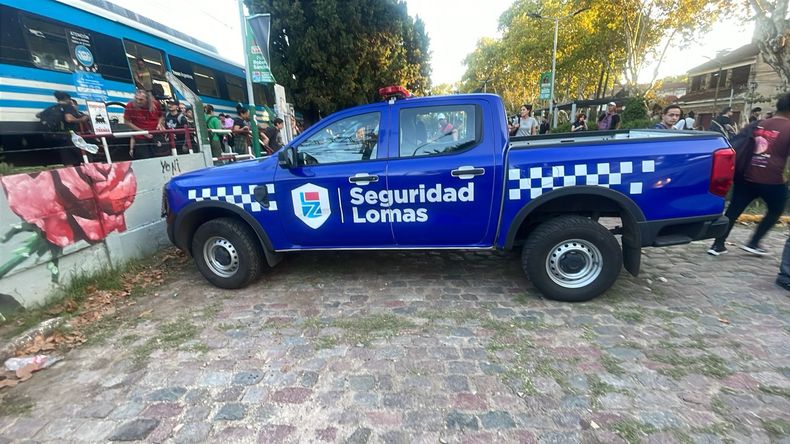 Evacuaron a los pasajeros del tren en Banfield. Evacuaron a los pasajeros del tren en Banfield.