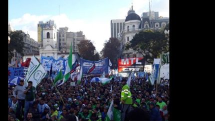 los docentes realizan hoy un banderazo por la educacion publica
