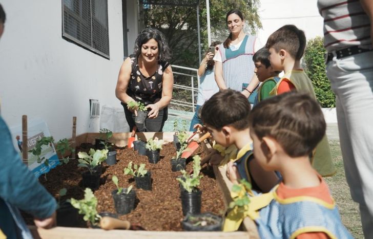 Taller de huerta y compostaje en el Jardín N°920 de Llavallol.