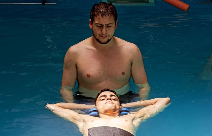 Las sesiones en agua cuenta con múltiples propiedades y beneficios para la recuperación.&nbsp;
