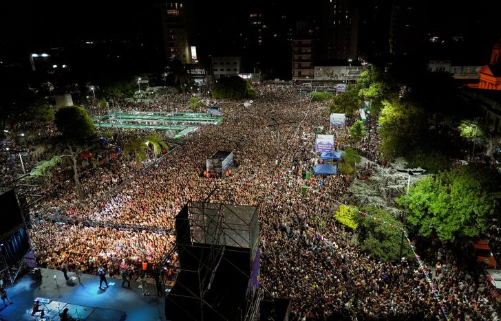 Lomas culminó seis días de Carnaval con artistas y mucho ritmo en las calles.