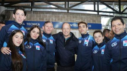 Lomas apoya las carreras de decenas de deportistas locales.